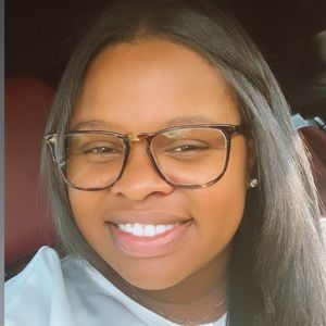 Meet your Posher, Chanel